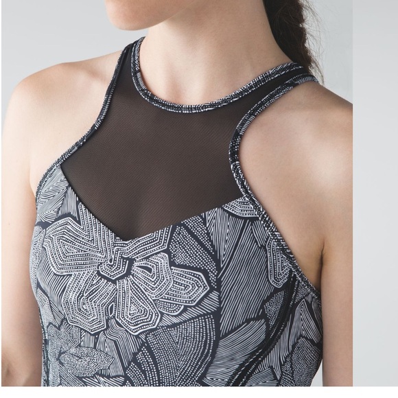 •LULULEMON/Get it Om Bra/8 - Picture 4 of 13